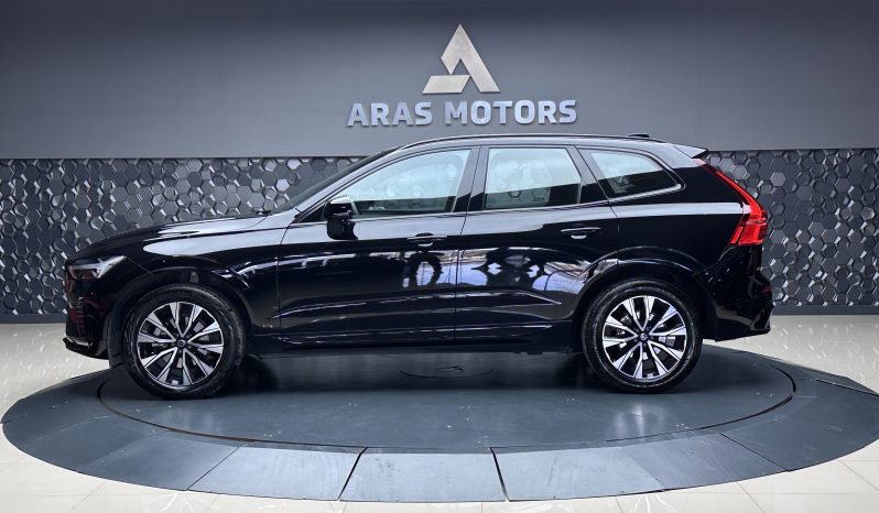 
								VOLVO XC60 2.0 B5 PLUS DARK AWD full									