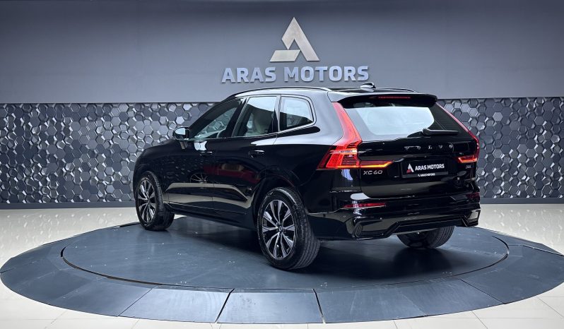 
								VOLVO XC60 2.0 B5 PLUS DARK AWD full									