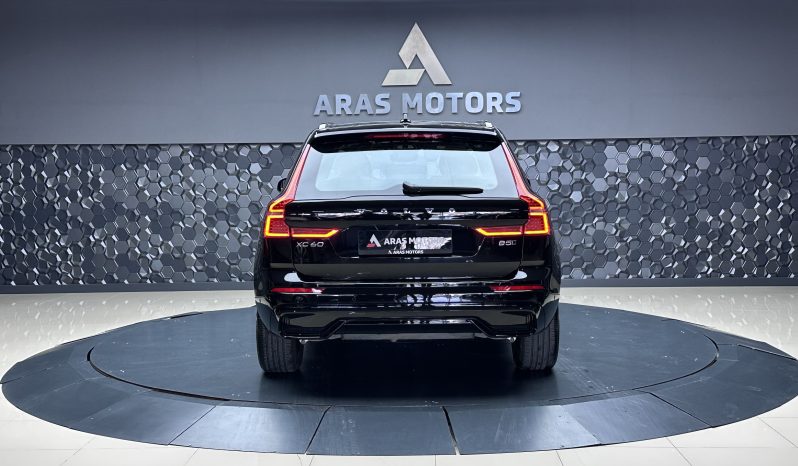 
								VOLVO XC60 2.0 B5 PLUS DARK AWD full									