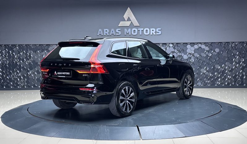 
								VOLVO XC60 2.0 B5 PLUS DARK AWD full									