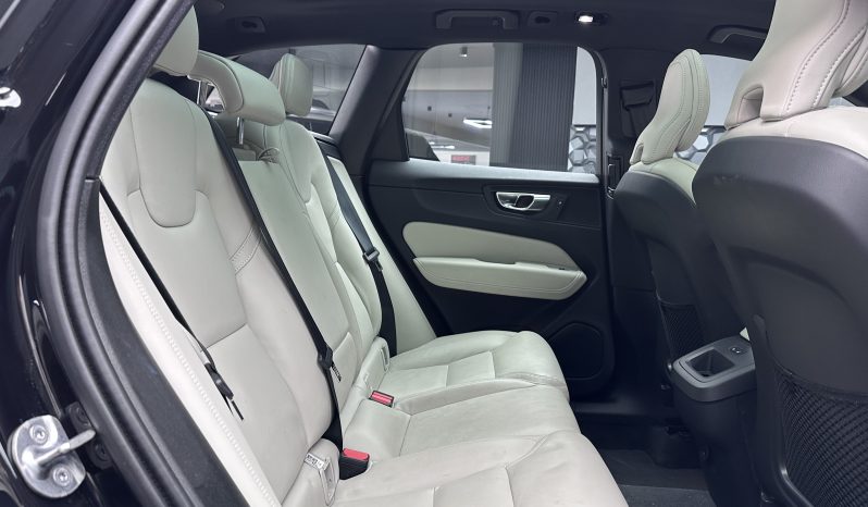 
								VOLVO XC60 2.0 B5 PLUS DARK AWD full									