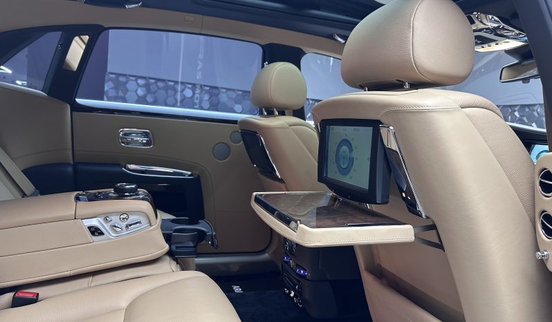 
								ROLLS ROYCE WHEELBASE GHOST 6.6 V12 full									