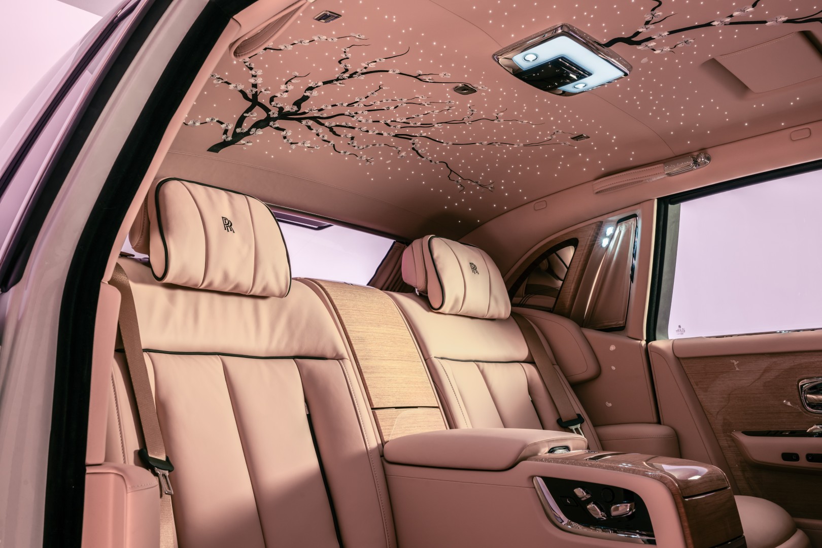 Rolls-Royce-Phantom-Cherry-Blossom-2