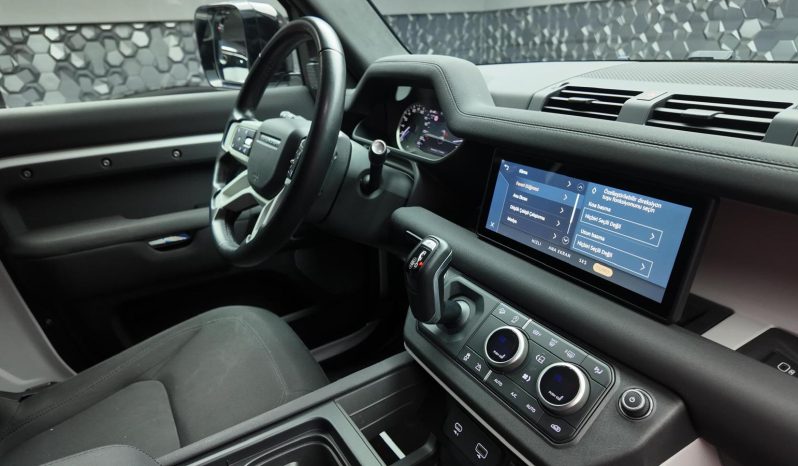 
								LAND ROVER DEFENDER 90 3.0D D200 full									